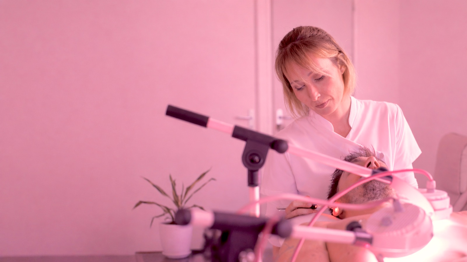 Séance de photobiomodulation au cabinet Physiolum